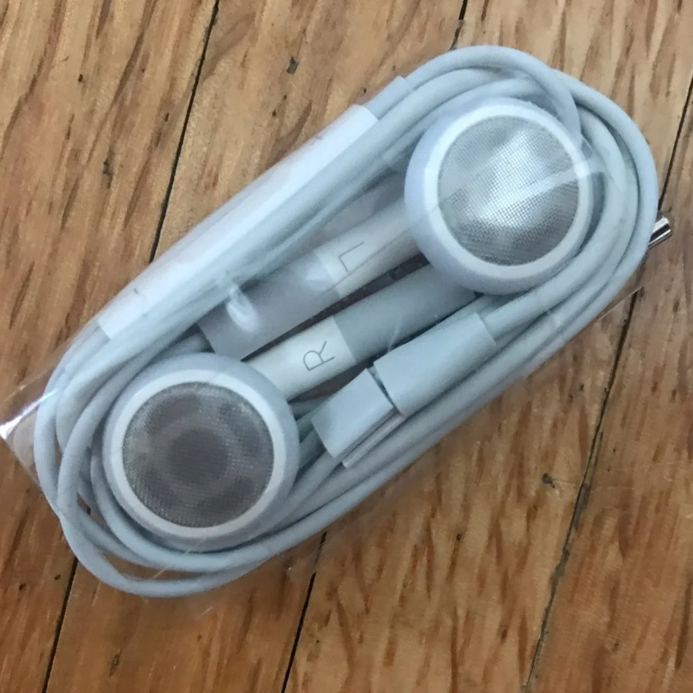 Apple Headphones with 3.5 mm Headphone plug